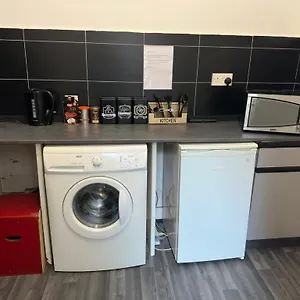Central Location, Close To Bars Restaurants And Train Stations , London United Kingdom